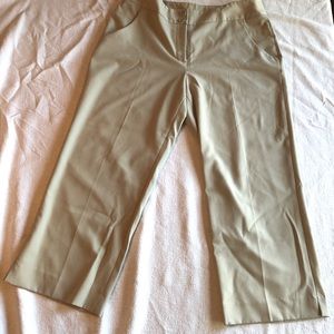 🎄3/$30🎄Khaki Capri Pants “Rafaella”